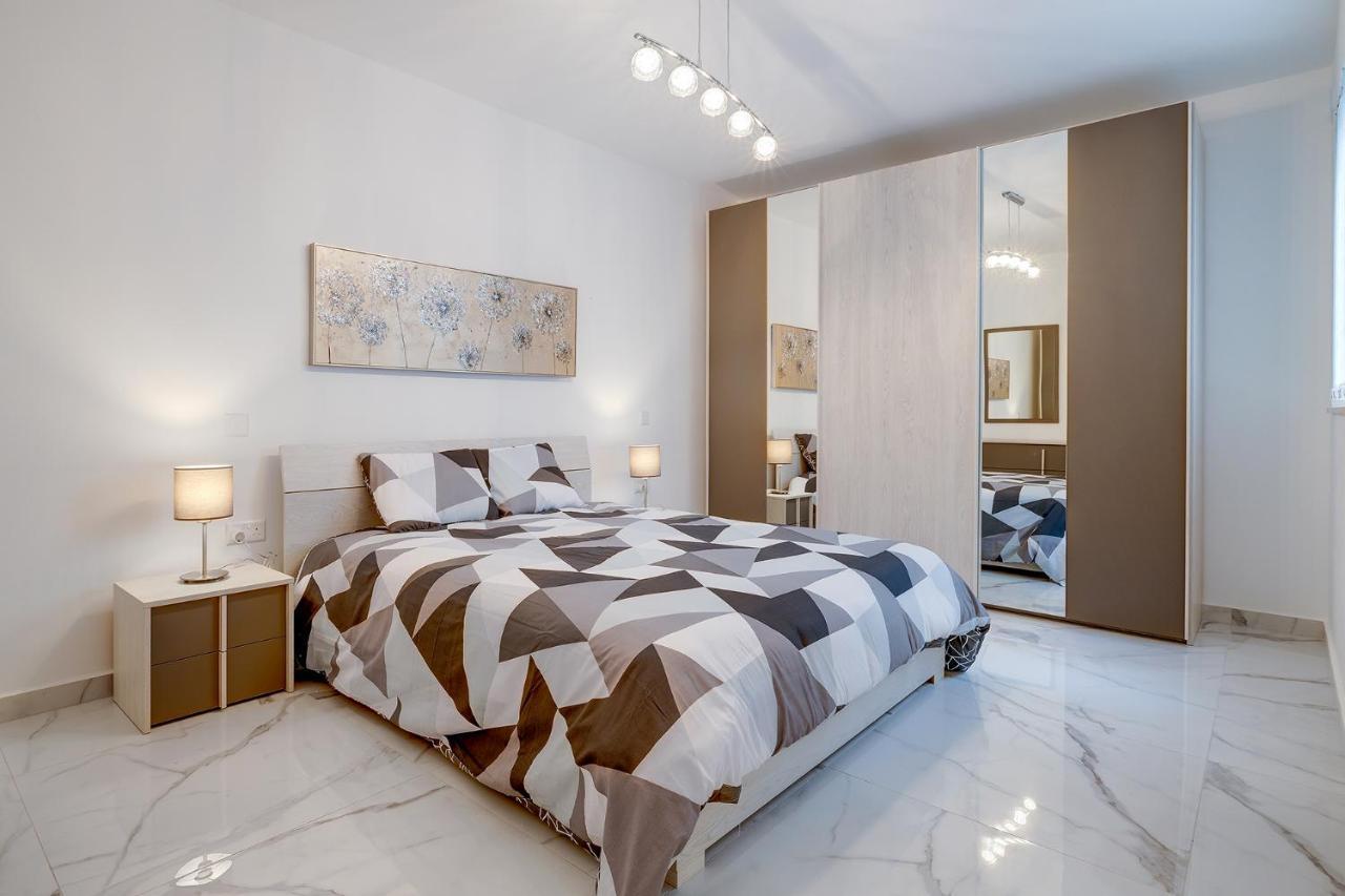 Stylish 2Br Apartment In Central St Julians San Ġiljan Exterior foto
